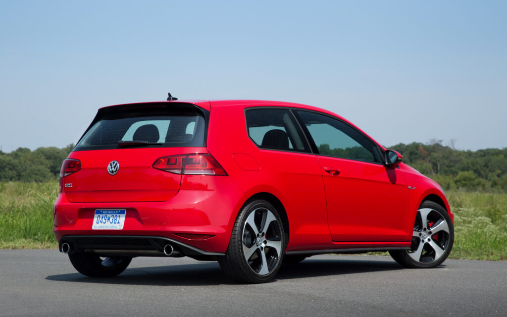Volkswagen Golf: универсальный и практичный carplayer