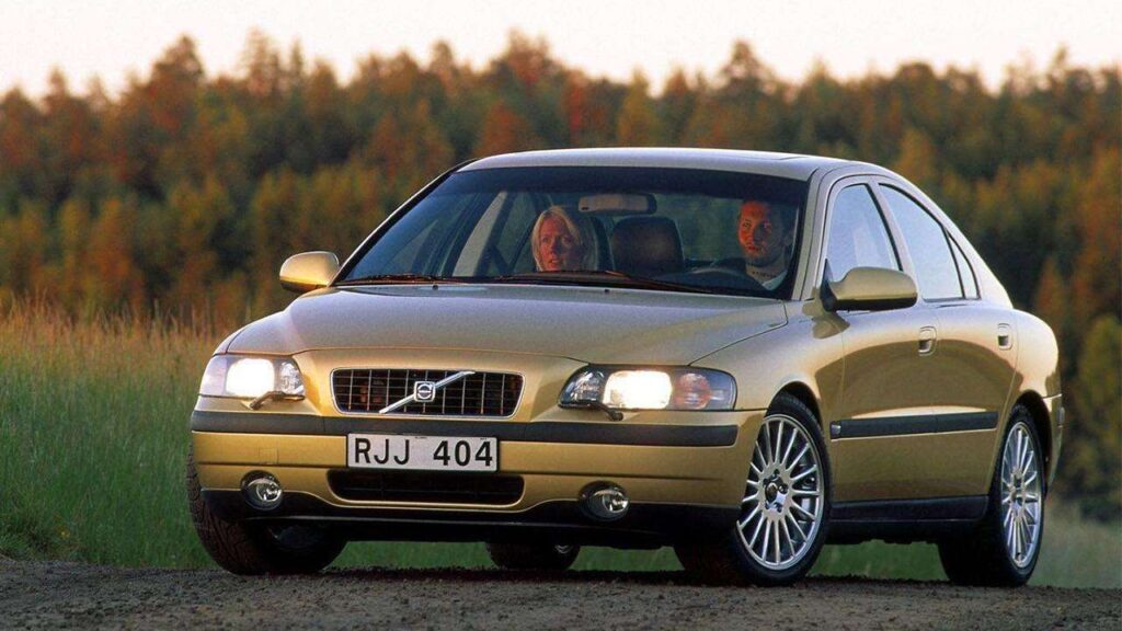 Volvo S60: безопасность и комфорт на дороге